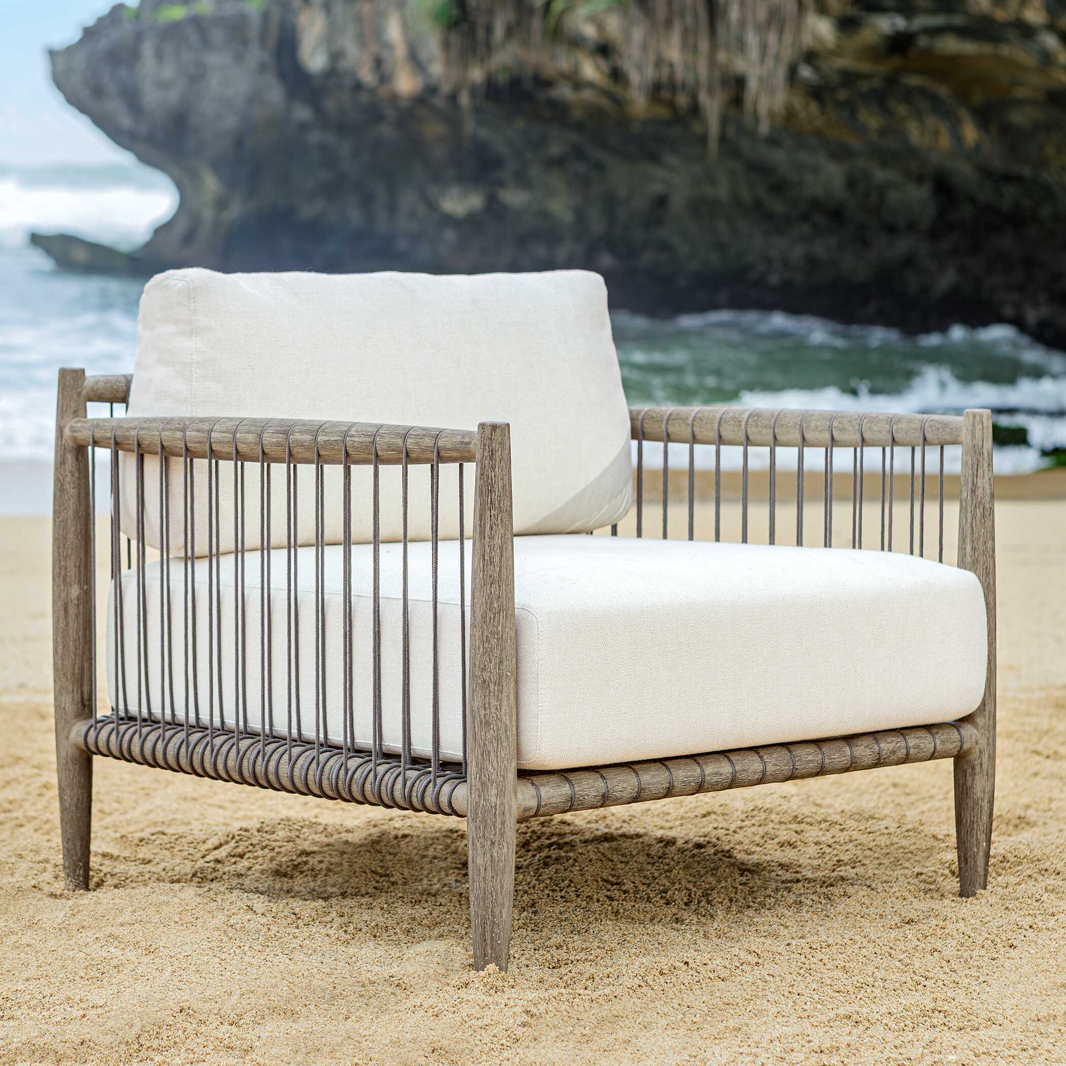 Borneo White Outdoor Lounge Chair